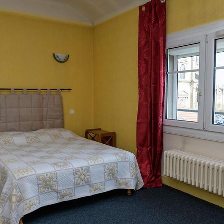 Hotel De La Cloche Sp Remeš Exteriér fotografie