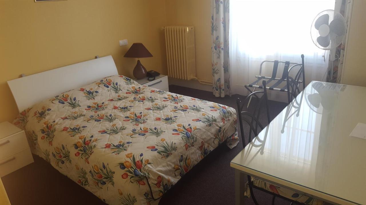 Hotel De La Cloche Sp Remeš Exteriér fotografie