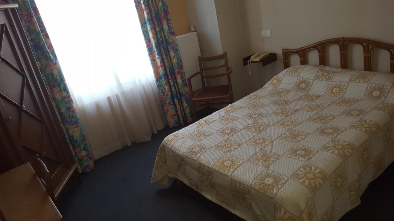 Hotel De La Cloche Sp Remeš Exteriér fotografie