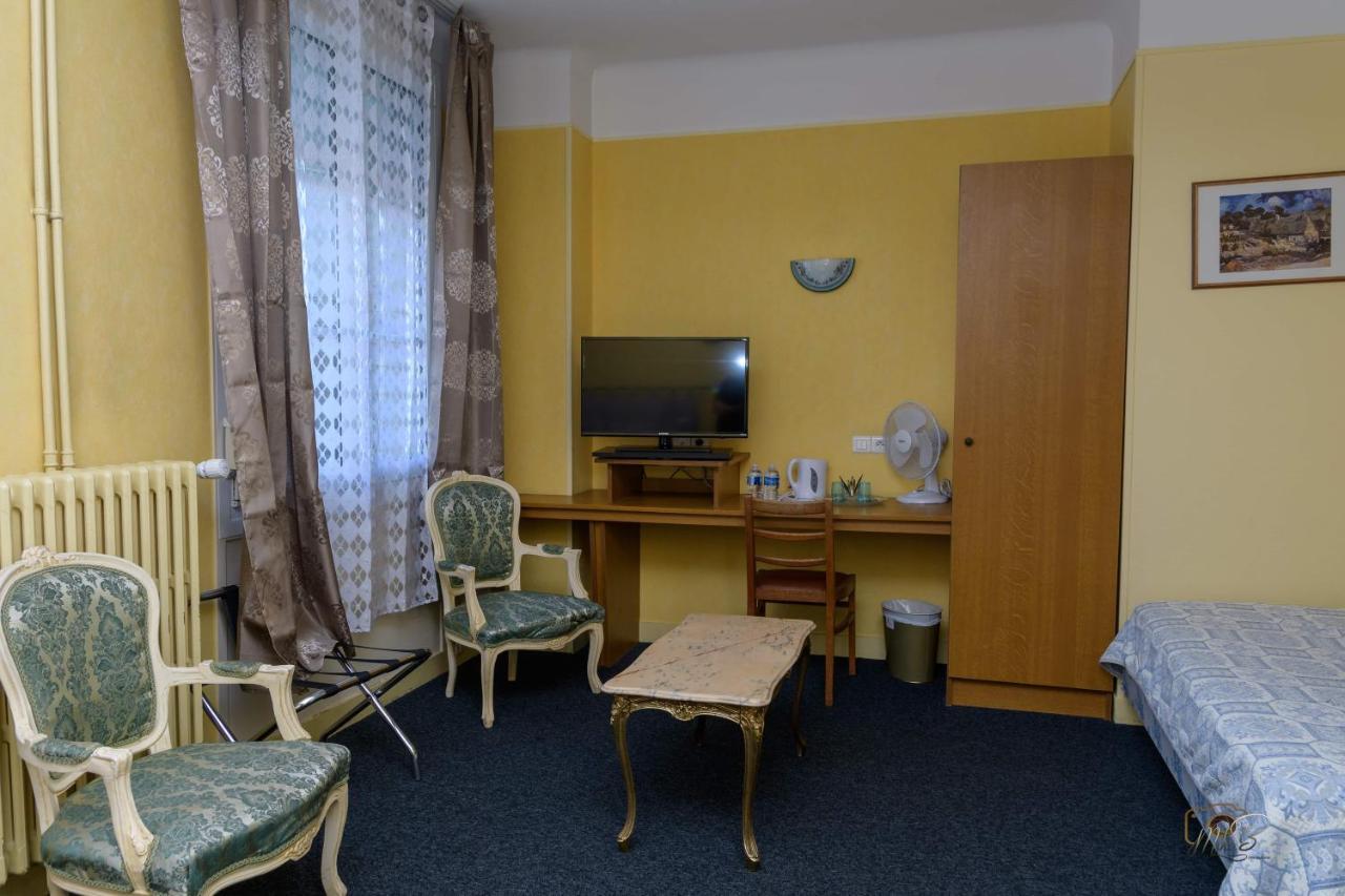 Hotel De La Cloche Sp Remeš Exteriér fotografie